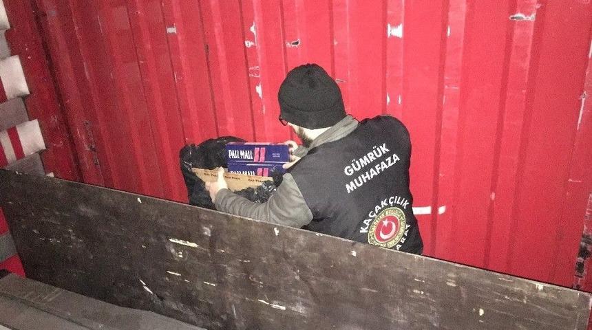 Tırda 200 Bin Liralık Ka&ccedil;ak Sigara Ele Ge&ccedil;irildi