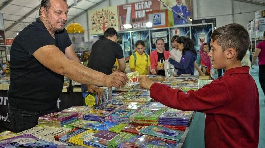 30 Bin &Ouml;ğrenciye Kitap Fuarı Hediye &Ccedil;eki