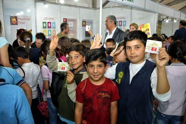 30 Bin Öğrenciye Kitap Fuarı Hediye Çeki