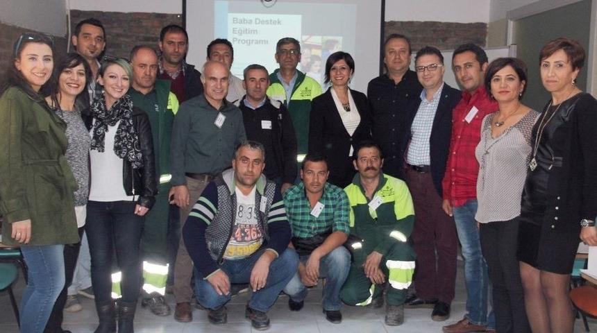 Babalık Destek Eğitimi Programı&rsquo;na Katılan Babalar Mezun Oluyor
