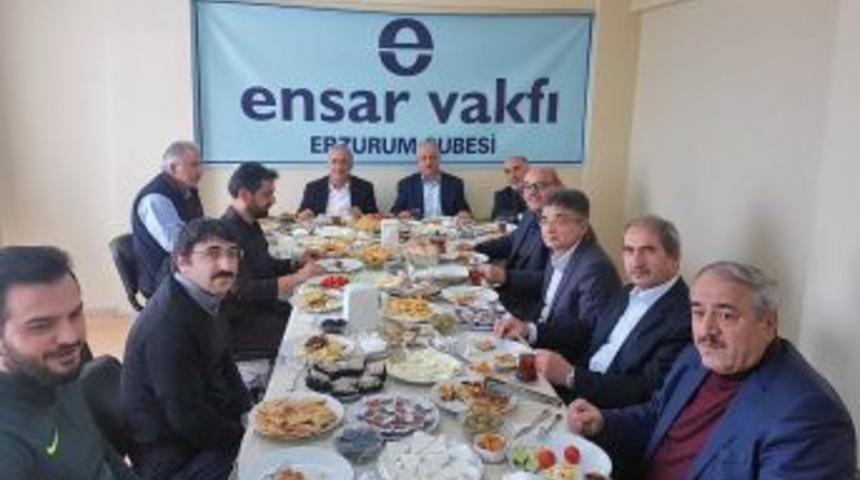Rekt&ouml;r &Ccedil;omaklı, Ensar Vakfını Ziyaret Etti