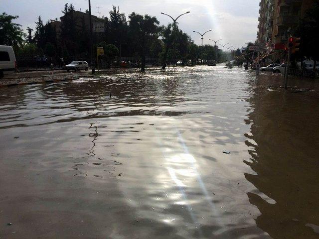 Kilis’te Sağanak Yağış Ve Dolu Hayatı Olumsuz Etkiledi