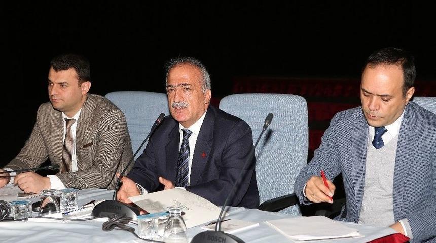 Rekt&ouml;r &Ccedil;omaklı, Araştırma G&ouml;revlileriyle Bir Araya Geldi