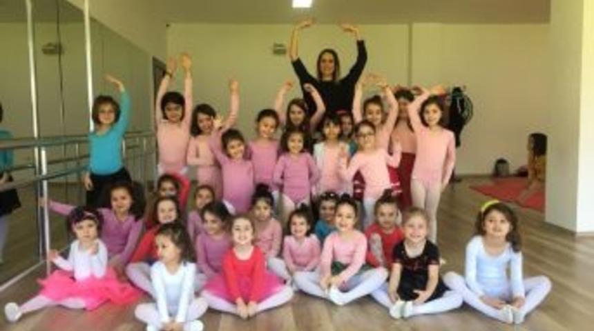 Minik &Ouml;ğrenciler Bale G&ouml;sterisine Hazırlanıyor