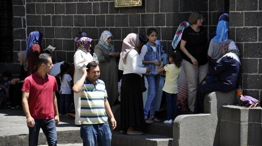 Eller Sınav İ&ccedil;in A&ccedil;ıldı