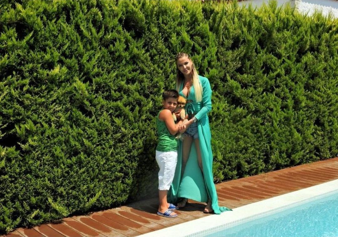 Simge Tertemiz: "&ccedil;eşme&rsquo;de Huzurluyum"