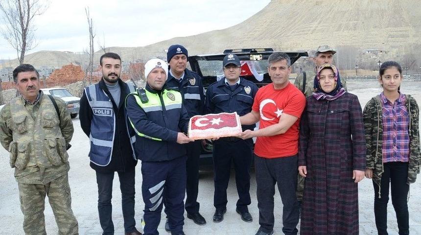 Darendeli Kapıcıdan Mehmet&ccedil;ik Ve Polise Pastalı Destek