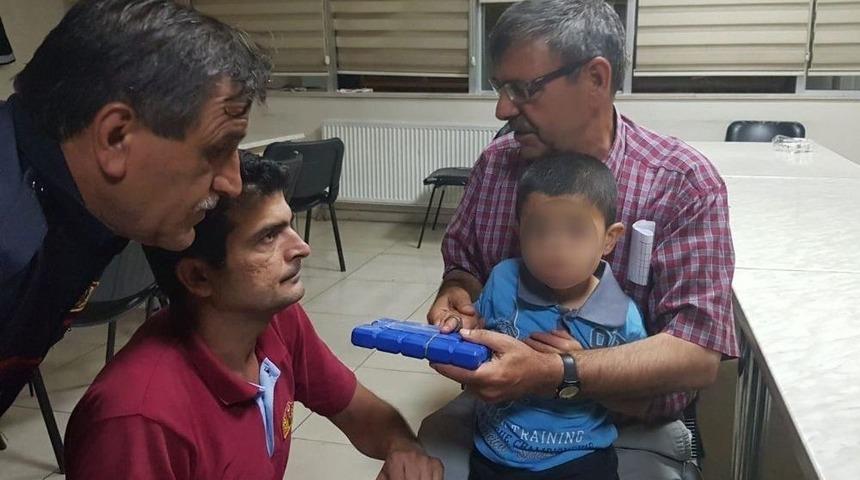 Yaramaz Çocuk Parmağını Somuna Sıkıştırdı