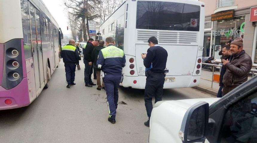 Karşıdan Karşıya Ge&ccedil;en Kadına Belediye Otob&uuml;s&uuml; &Ccedil;arptı