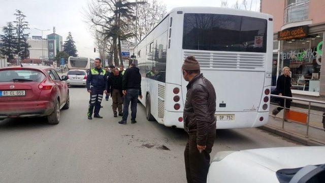 Karşıdan Karşıya Geçen Kadına Belediye Otobüsü Çarptı