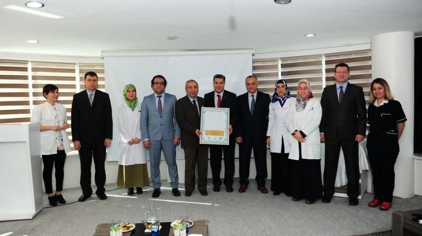 Yy&uuml; Diş Hekimliği Fak&uuml;ltesine "bebek Dostu Hastane" Sertifikası