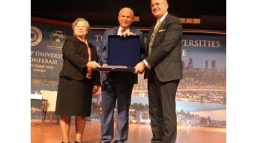 T&uuml;rk Ve Arap Akademi D&uuml;nyası Bir Araya Geldi