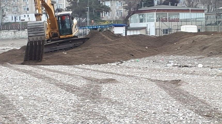 Ak&ccedil;akoca Değirmen Ağzı Plajında Kum D&uuml;zenleme &Ccedil;alışması Yapıldı