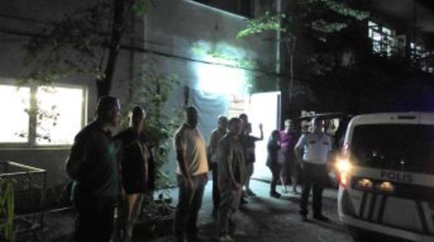 Ağabey İle Kardeşin Tartışmasını Ayırırken Bı&ccedil;aklandı: 1 Yaralı