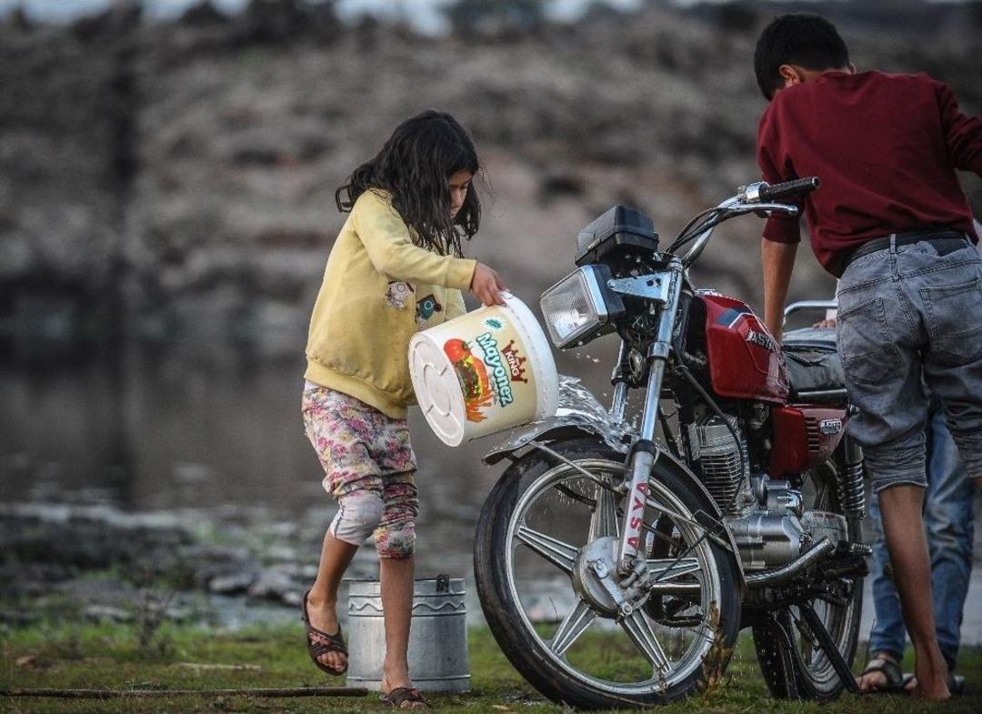 Harekatın G&ouml;lgesinde &Uuml;&ccedil; Kardeş