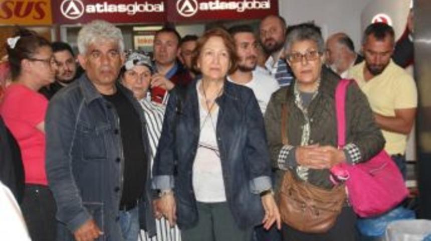 Sis Nedeniyle U&ccedil;uşu İptal Olan Yolculardan Tepki