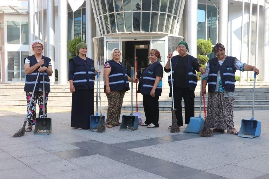 (&ouml;zel) İzmit Sokaklarının Temizliği Ev Hanımlarına Emanet