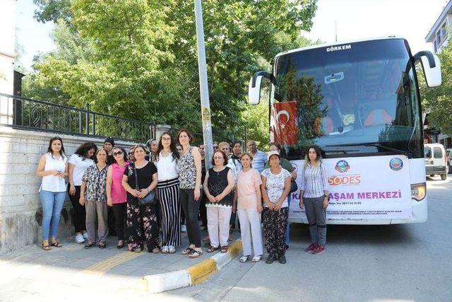 Tuncelili Kadınlar Karadeniz Turuna Gönderildi