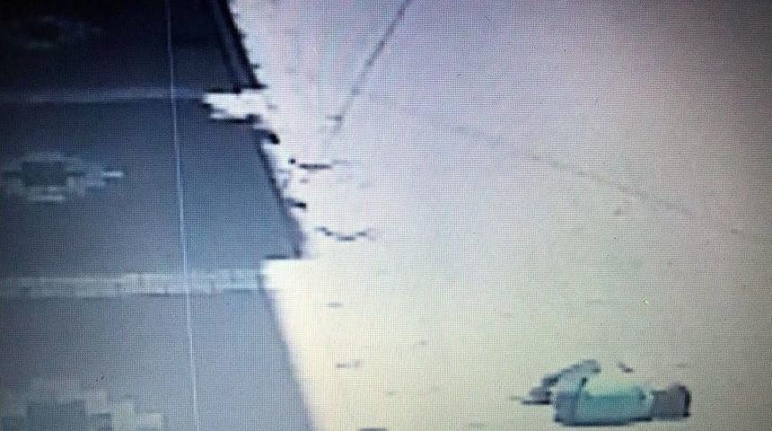 (&ouml;zel) Suriyeli K&uuml;&ccedil;&uuml;k &Ccedil;ocuk 2. Kattan D&uuml;şt&uuml;