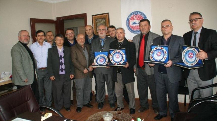 Devrek&rsquo;te Emekli Olan İmamlara Diyanet Sen&rsquo;den Plaket