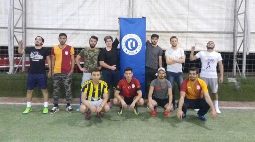 &Uuml;niversiteliler Temiz &Ccedil;evre Ve Sağlıklı Toplum İ&ccedil;in Kampanya Başlattı