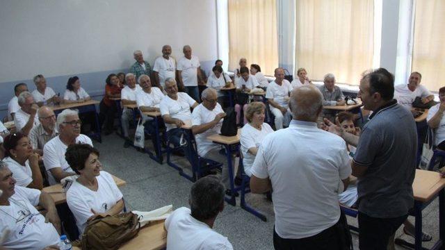 50 Yıl Sonra Sıralarına Tekrar Oturdular