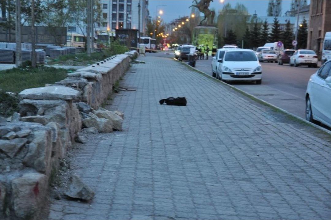 Kars&rsquo;ta Ş&uuml;pheli &Ccedil;anta Paniği