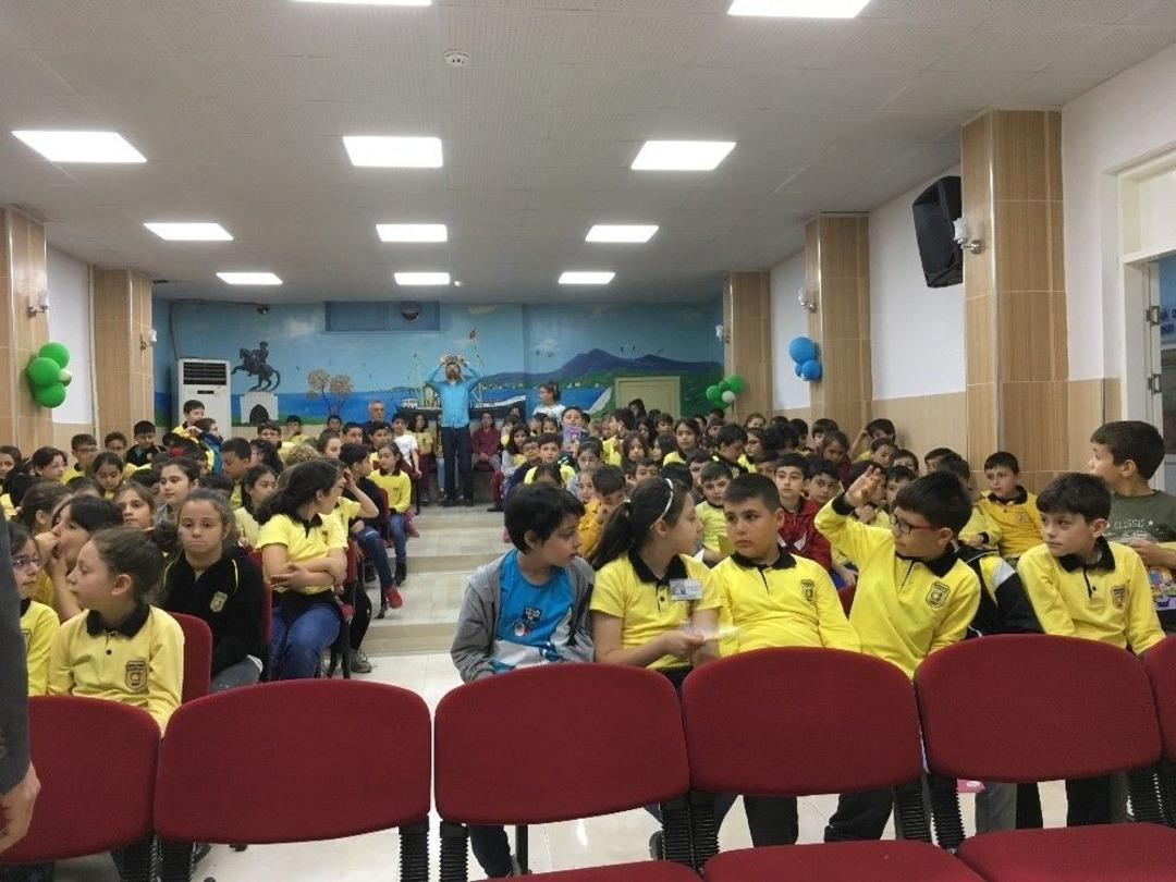 Eğitimci Yazar Ferzende Tanışır İlk&ouml;ğretim &Ouml;ğrencileriyle S&ouml;yleşi Yaptı