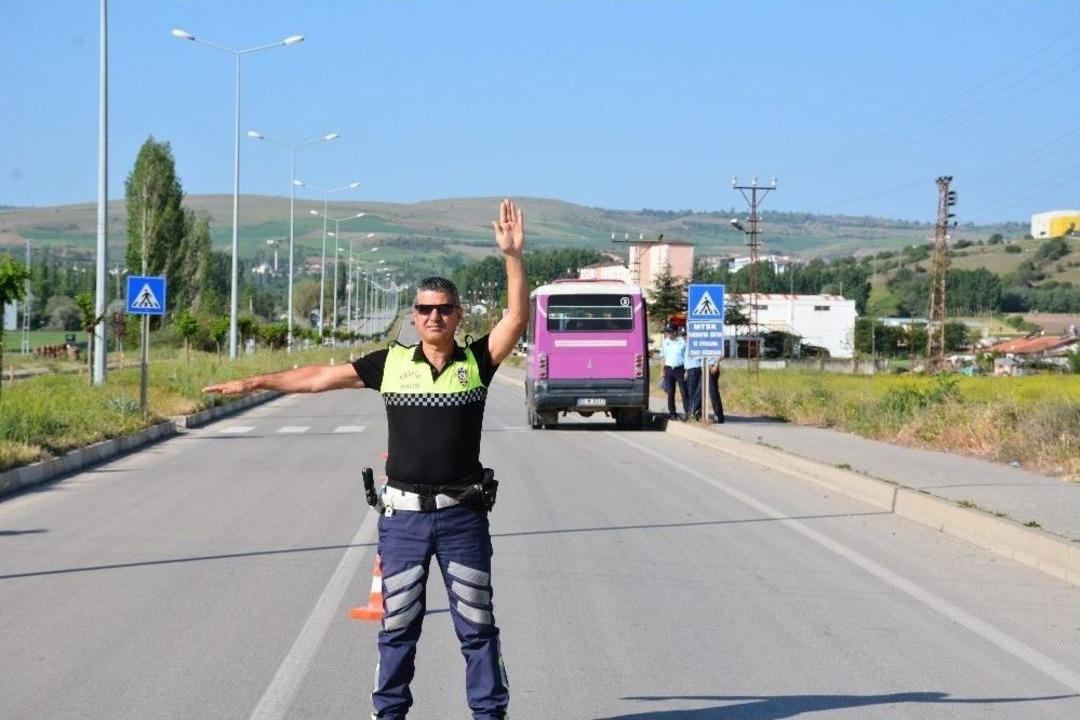Ayakta Yolcu Taşıyan &Uuml;niversite Servis Şof&ouml;rlerine Ceza Yağdı