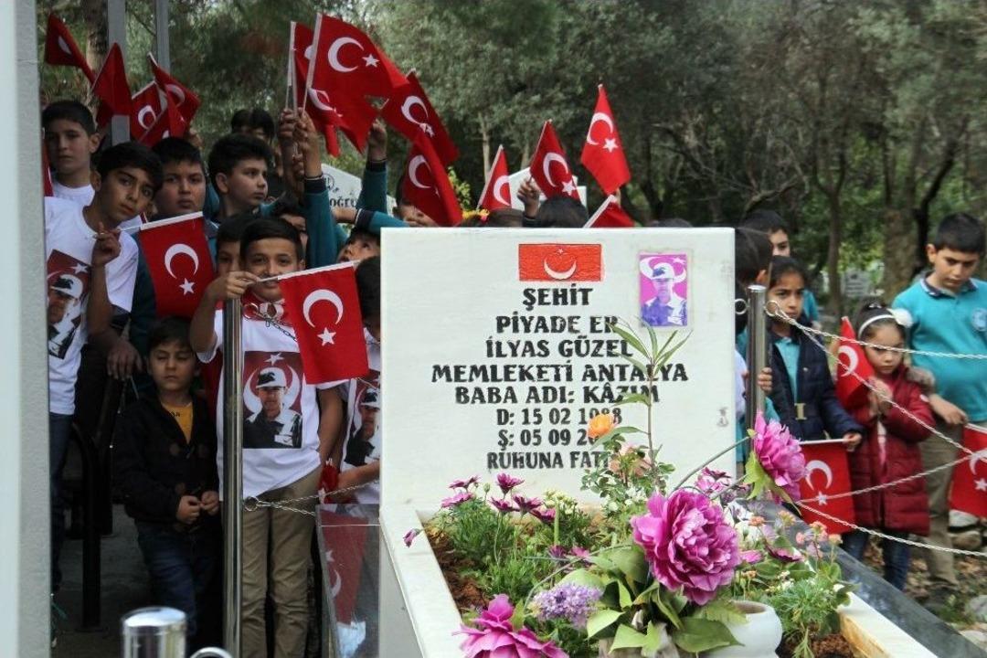 &Ouml;ğrenciler, Okullarına Adı Verilen Şehidi Unutmadı