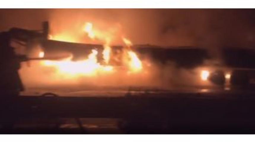 Bal Mumu Y&uuml;kl&uuml; Tır Alev Alev Yandı