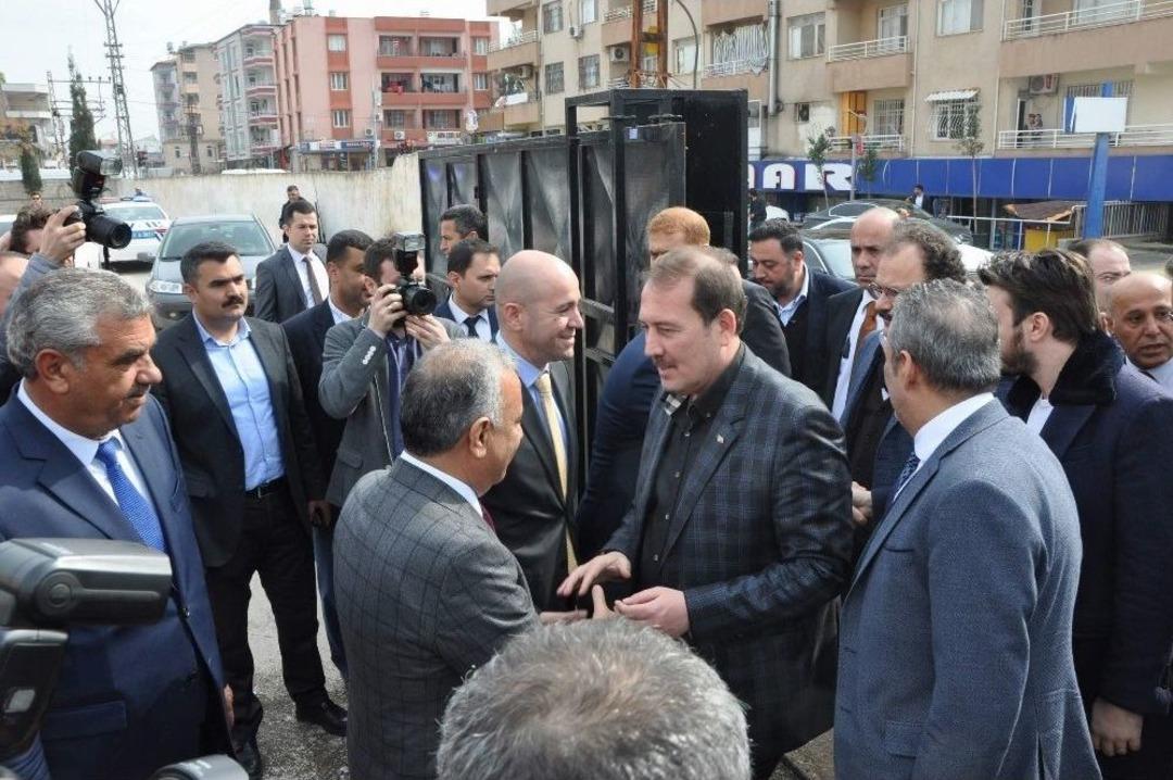 Sanat&ccedil;ılar Suriye Sınırında