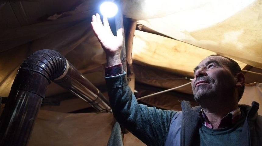 Y&ouml;r&uuml;k &Ccedil;adırları G&uuml;neş Panelleriyle Aydınlanıyor