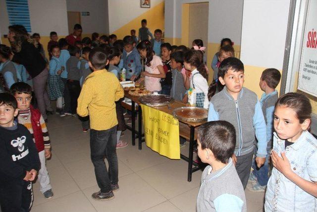 Minik Öğrencilerden Anlamlı Kermes