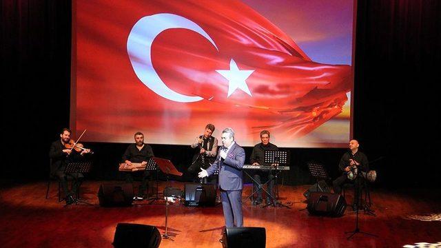 Müzeyyen Senar Şarkılarıyla Anıldı