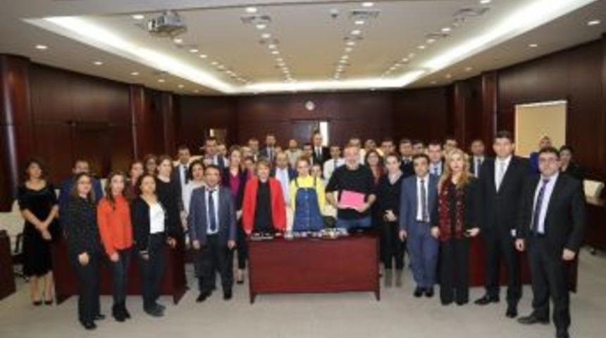 Elektronik Cihazları L&ouml;semili &Ccedil;ocuklar İ&ccedil;in Bağışladılar