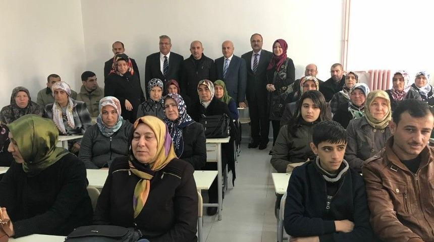 "ana Kız Okuldayız" Projesi