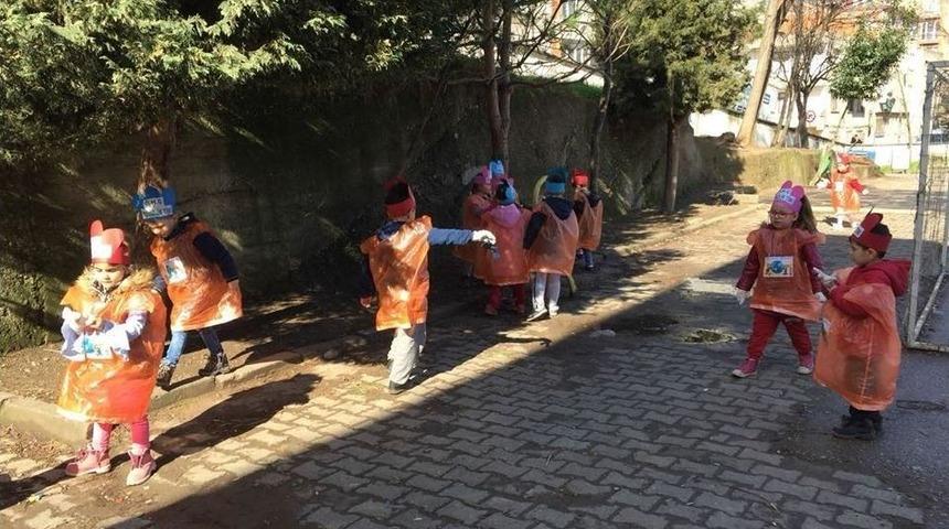 Minik &Ouml;ğrencilerden &Ccedil;evre Temizliği