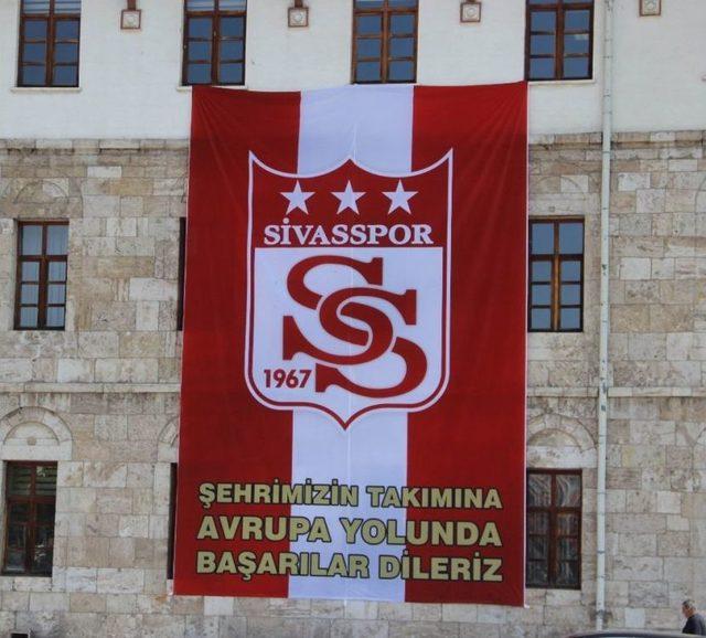 Valilikten Sivasspor’a Avrupa Kupaları Yolunda Destek