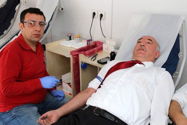 Gazi’den ‘zeytin Dalı Harekatı’ İçin Kan Bağışı