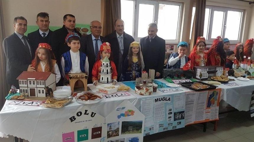 Kula&rsquo;da &Ouml;ğrencilerden &rsquo;81 İl Kula&rsquo;da Buluşuyor&rsquo; Sergisi