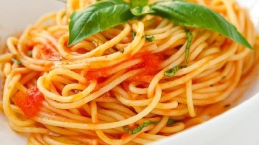 Acı Domates Soslu Spagetti