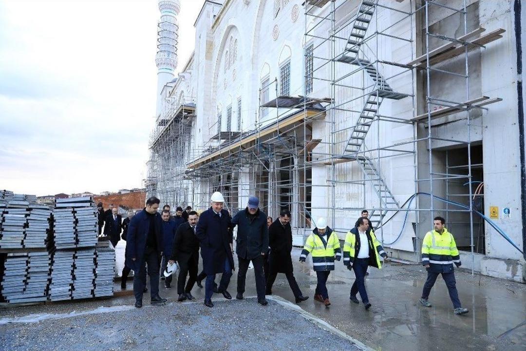Başkan Uysal, &Ccedil;amlıca Camii&rsquo;nde İncelemelerde Bulundu