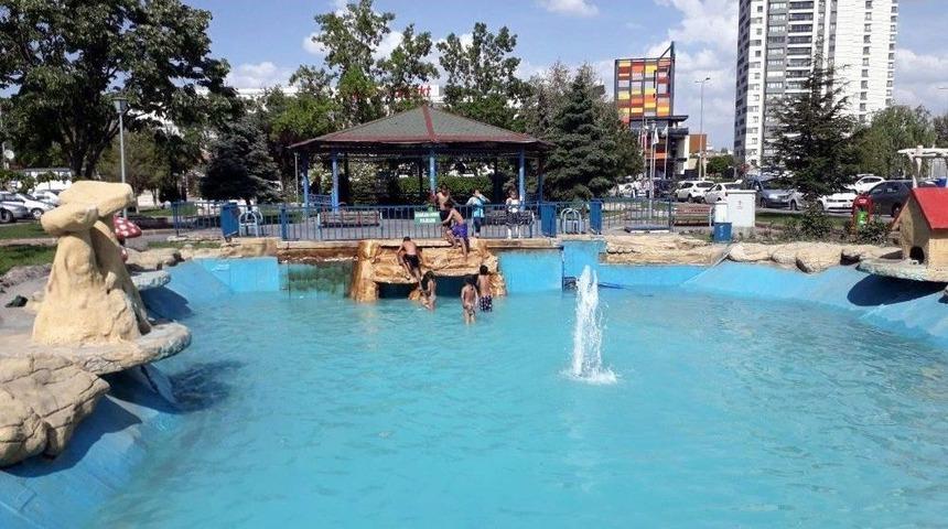 &Ccedil;ocuklar S&uuml;s Havuzu Sezonunu Erken A&ccedil;tı