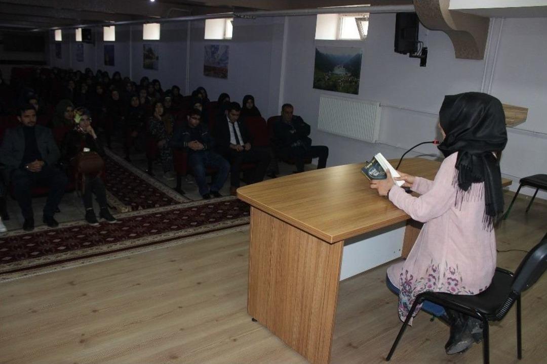 Başarılı İmam Hatip &Ouml;ğrencisi Şiir Kitabı &Ccedil;ıkardı