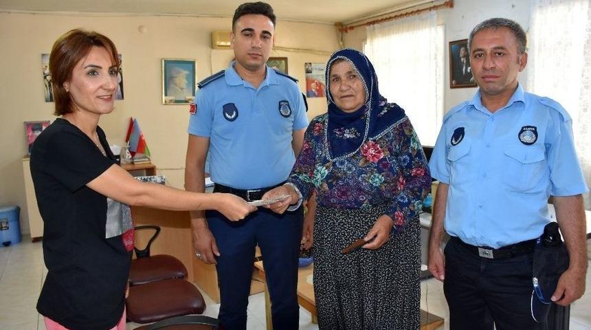 Kayıp Para Dolu C&uuml;zdanını Vatandaş Buldu Zabıta Teslim Eti