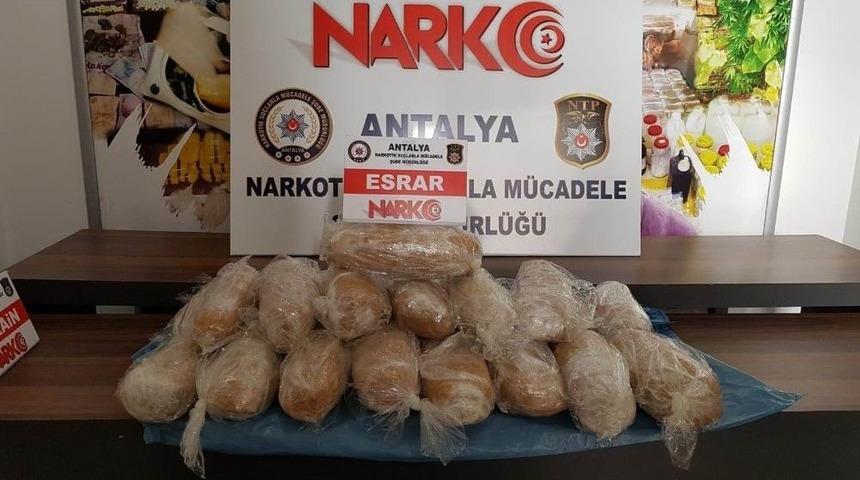 Antalya&rsquo;da 19 Kilogram Esrar Ele Ge&ccedil;irildi
