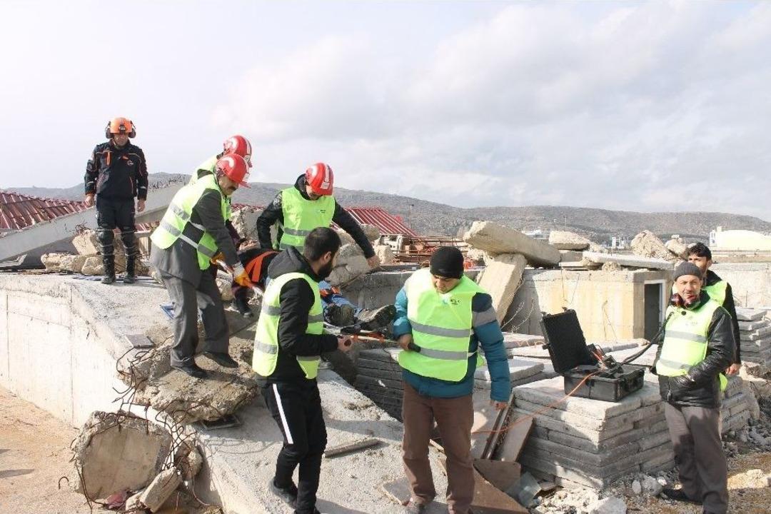 Afyonkarahisar&rsquo;da Ger&ccedil;eği Aratmayan Arama Kurtarma Tatbikatı