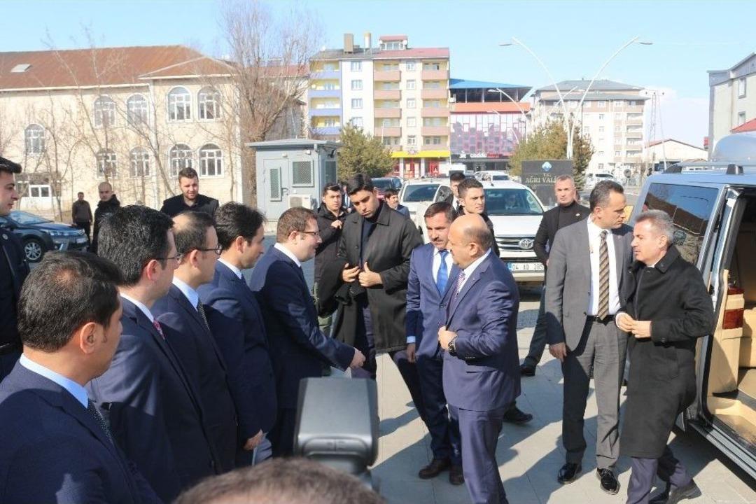 Başbakan Yardımcısı Işık: "&ccedil;ok Yoğun Bir Ter&ouml;rle M&uuml;cadele Yapıyoruz"