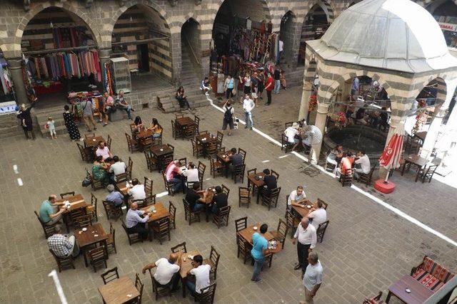 Tarihin Eskitemeyip Terörün Yıkamadığı Diyarbakır, Turist Çekmeye Devam Ediyor